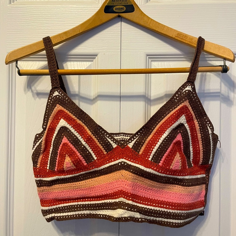 Super cute vintage inspired crochet top.